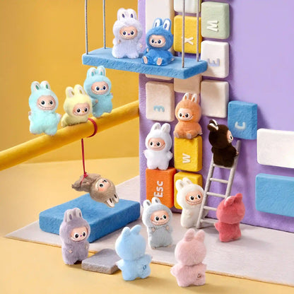 Pop Mart - Labubu The Monsters - Pin For Love (A-M) - Boîte Mystère - Figurine & Kawaii - 3